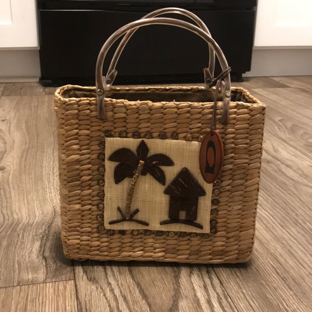 AUGUST 100% NATURAL STRAW HANDBAG.